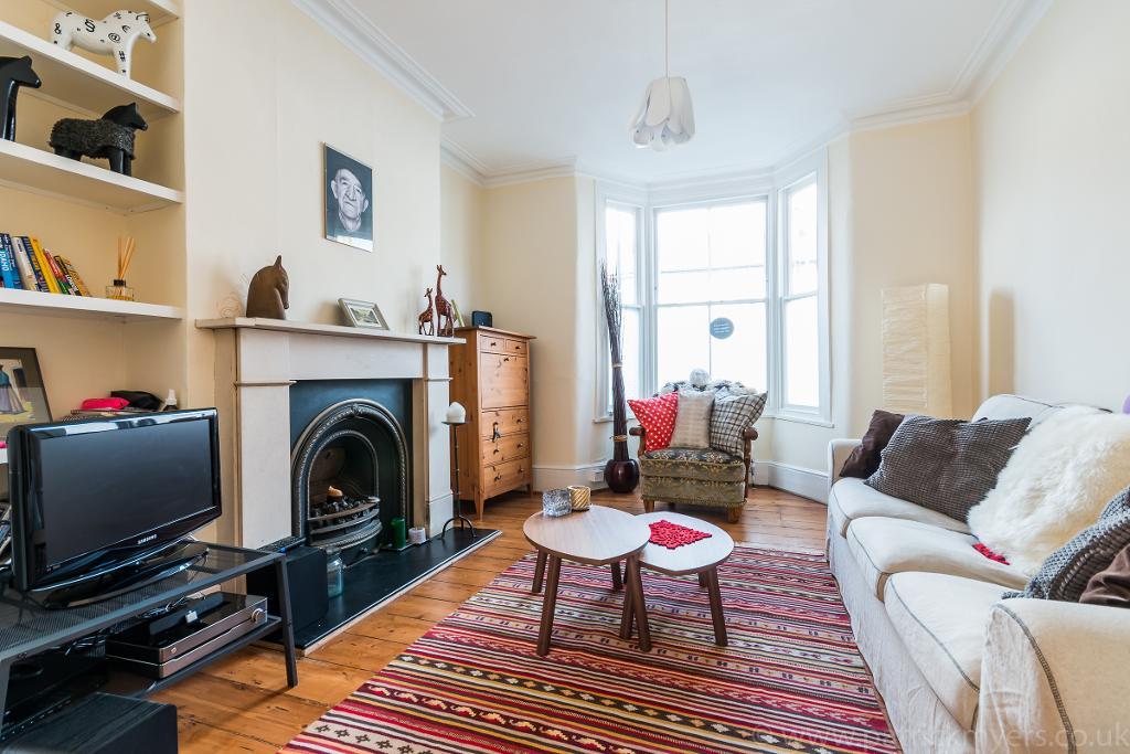 Daisy Lets & Sales Particulars