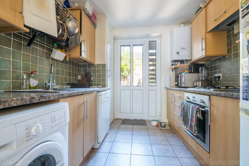 Fenwick Road, London, SE15 4HW